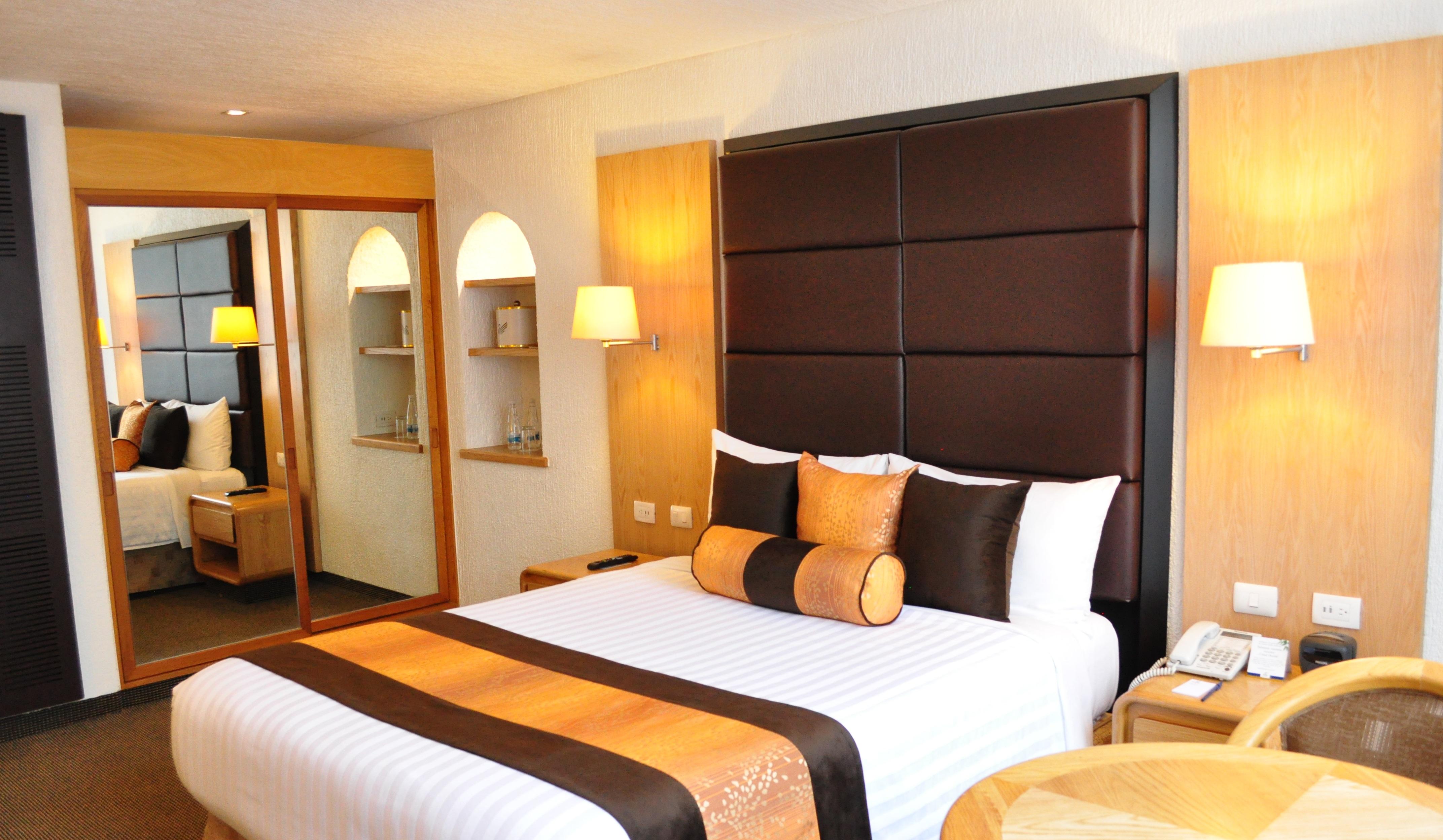 Royal Pedregal Hotel Мексико Сити Екстериор снимка A bedroom at the hotel